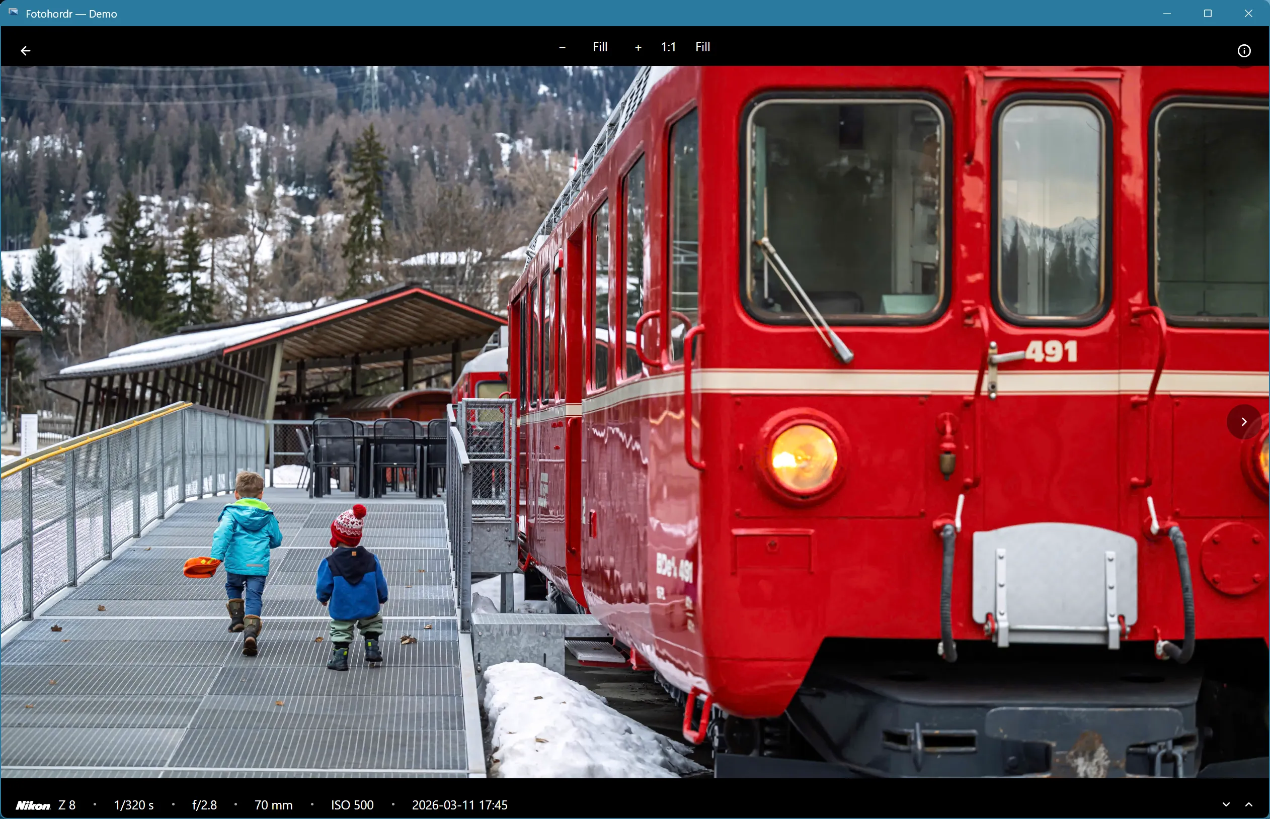Photo viewer, overlay mode